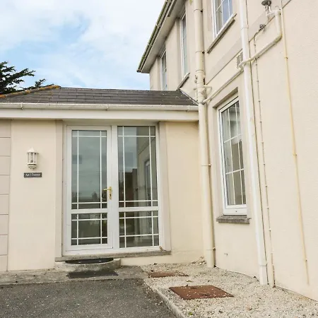 Apartment 1, Trearren